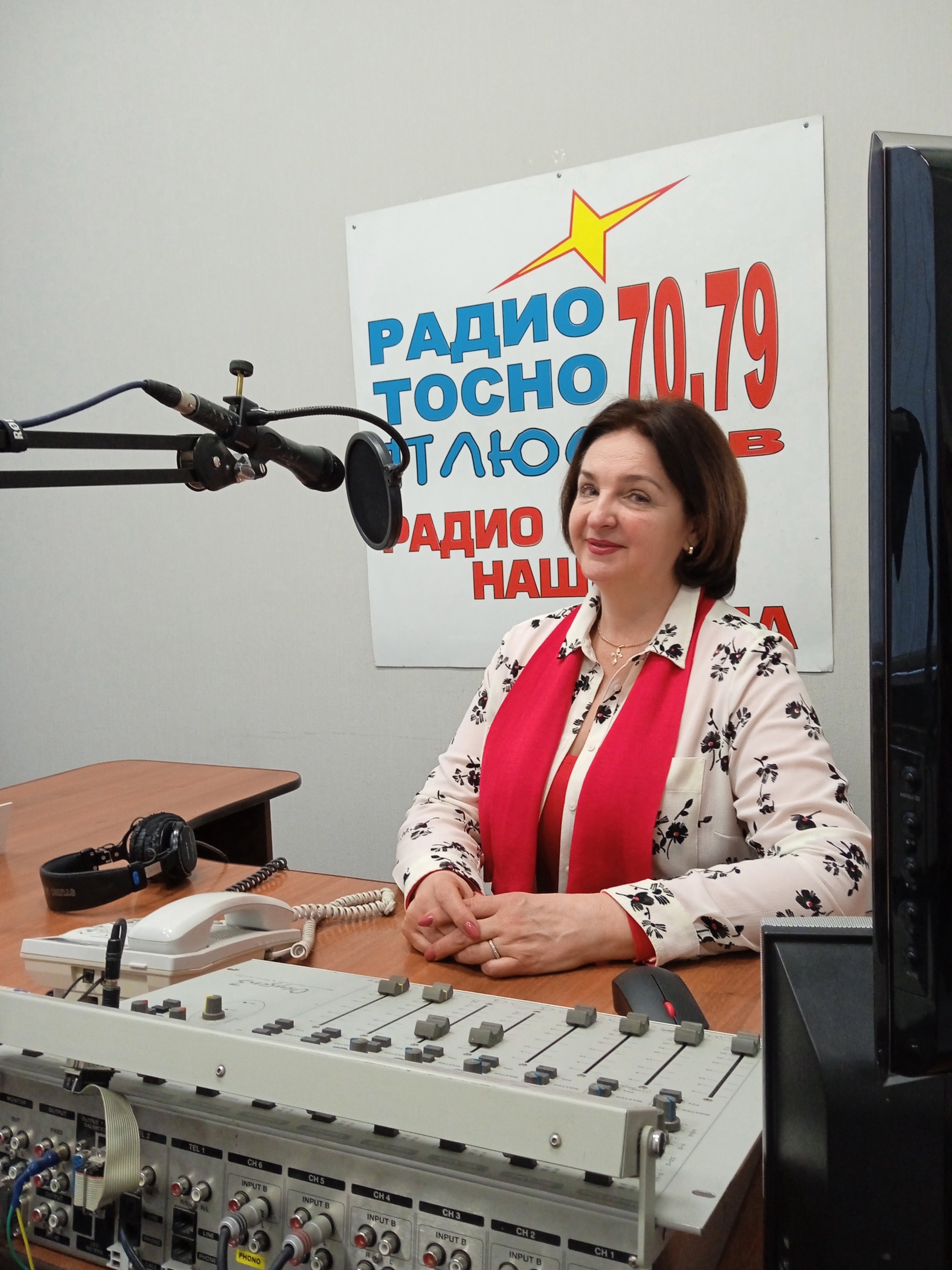 эмблема тосно. диктор телерадио тосно. телерадио тосно официальный сайт. наталья васильев тосно. сегодня телепередача.