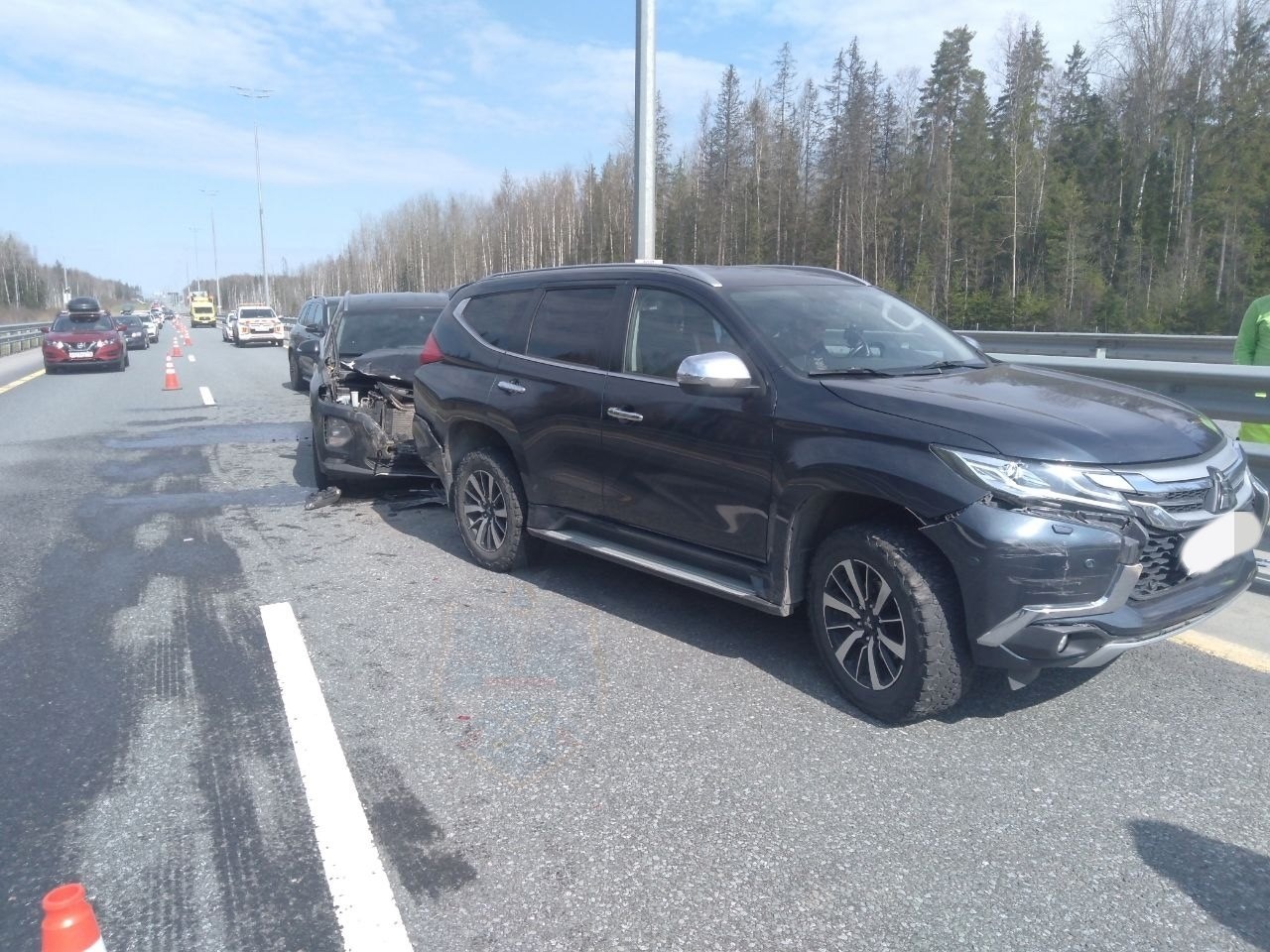 Серьезная авария на М-11. Около Трубникова Бора на платной дороге  столкнулись до 6 машин - Тосно-ТВ